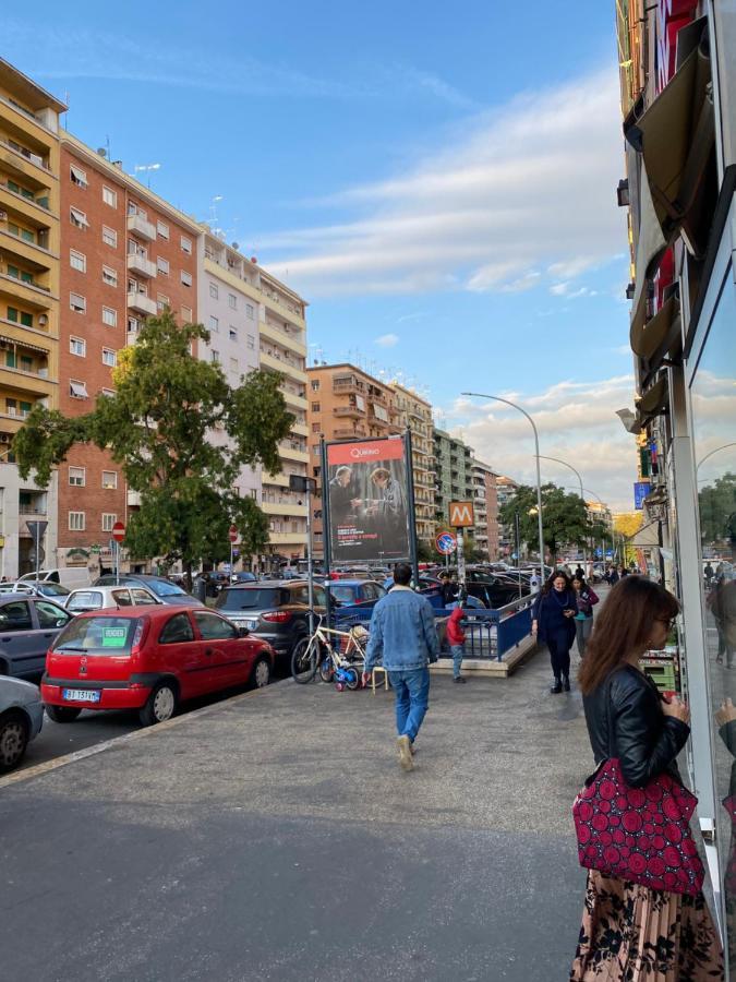 Luminoso Monolocale A 2 Passi Dalla Metro A Apartman Róma Kültér fotó